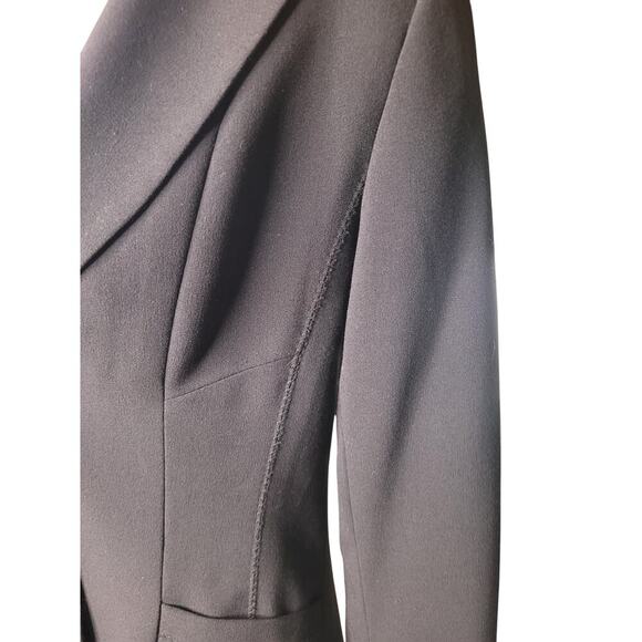 Tahari Black Fitted Blazer 3 Button Lined Sz 6 - Picture 9 of 10